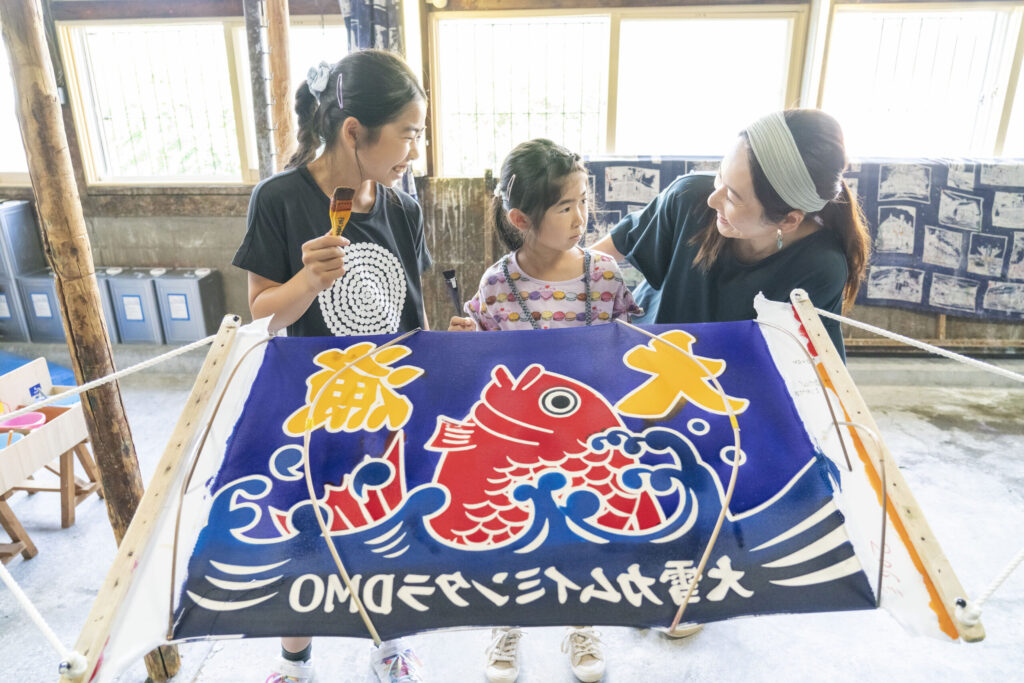 [Asahikawa Station area, auspicious! ] Making a mini big fishing flag at the Kondo dyeing factory