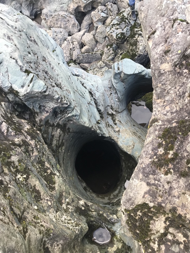 神居古潭おう穴群