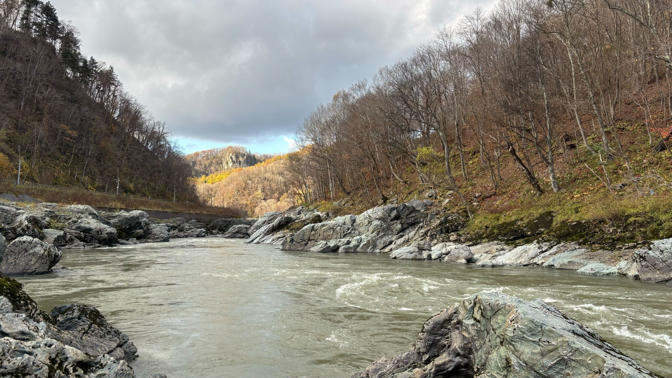 神居古潭おう穴群